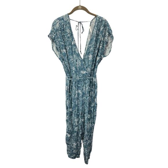 Free People Blue Paisley Print V-Neck Open Back Jumpsuit Size M 100% Viscose - Picture 2 of 8